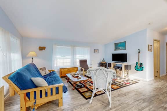 Charming home two blocks from the beach private hot tub and washer dryer