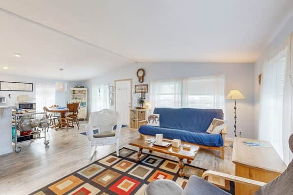 Charming home two blocks from the beach private hot tub and washer dryer