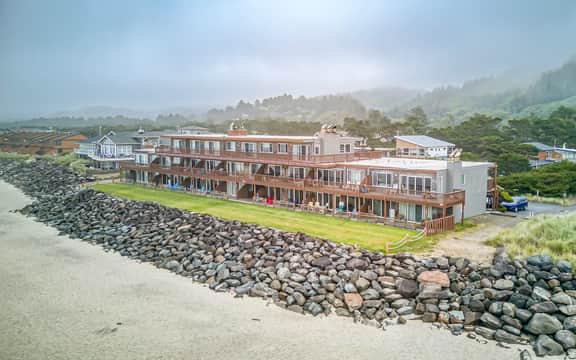 Oceanfront Condo with Sweeping Views and Beach Access - Image 4