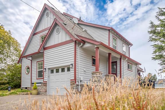 Spacious coastal retreat | 3-min walk to beach | Decks & mountain views - Image 2