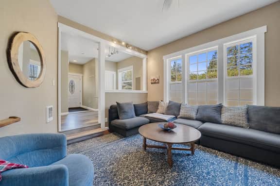 Cozy Coast Escape, Close to the Beach, Family Friendly - Image 4
