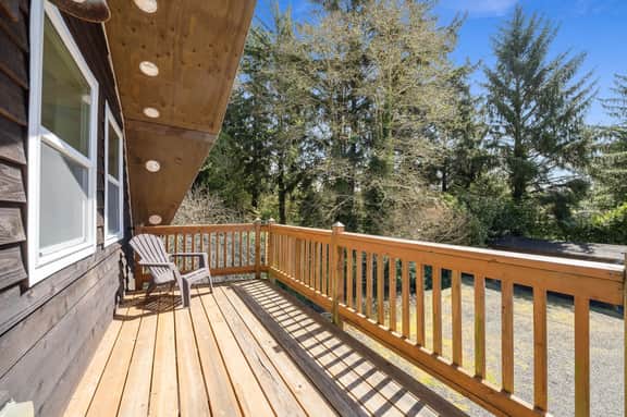Cozy Coast Escape, Close to the Beach, Family Friendly - Image 5