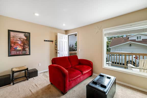 Dog Friendly Cabin near the Beach with Deck Gas Fireplace Kitchenette Free WiFi - Image 4