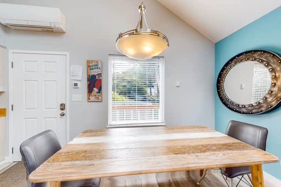 Enchanting home near the coast with hot tub full kitchen and washer dryer - Image 5