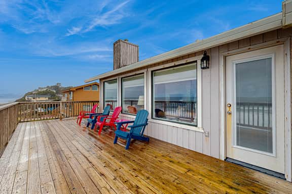 Dog friendly home with oceanfront location and fireplace walk to the beach - Image 3