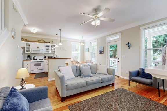 Bella Beach Home with private hot tub walk to beach park and cafe - Image 2