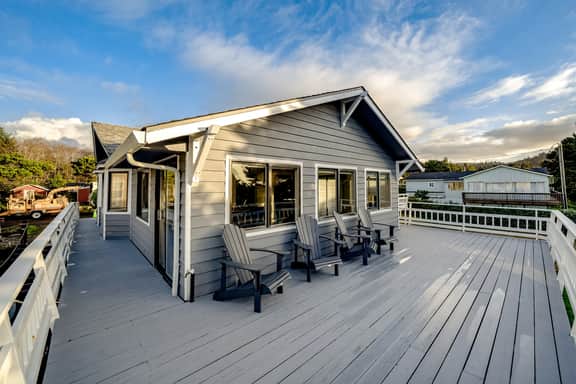 Homey dog friendly house with partial ocean views gas fireplaces and gas grill - Image 3