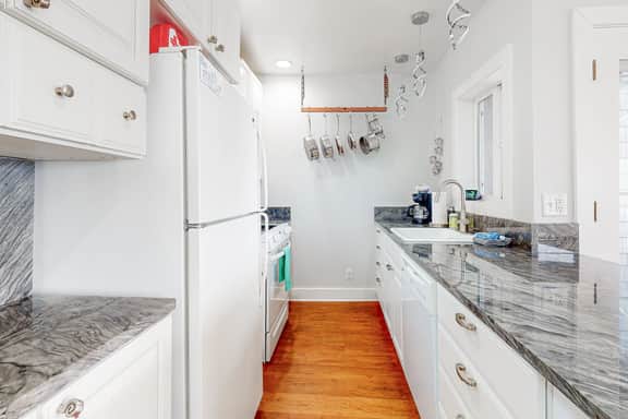 Dog friendly condo with ocean views private balcony and great location - Image 5