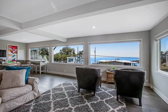 Spectacular Dog Friendly Home with Panoramic Views Free WiFi Game Room Yard - Image 4