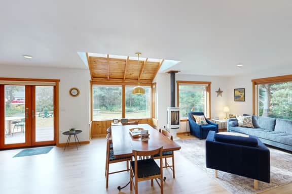 Dog friendly home close to the beach with patio BBQ and WiFi - Image 4