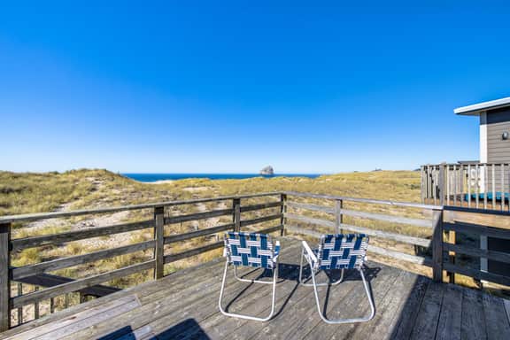 Beautiful oceanfront home with a gorgeous view - Image 4