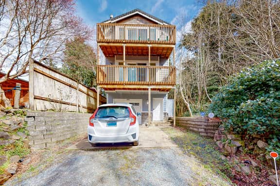 Bright home near beach with fast WiFi fireplace and washer dryer - Image 3
