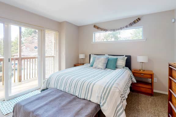 Bright home near beach with fast WiFi fireplace and washer dryer - Image 2