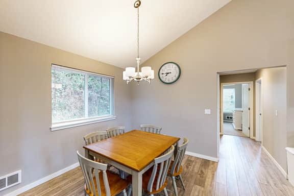 New House in Quiet Location with Modern Amenities near Beach Lake and Town - Image 5