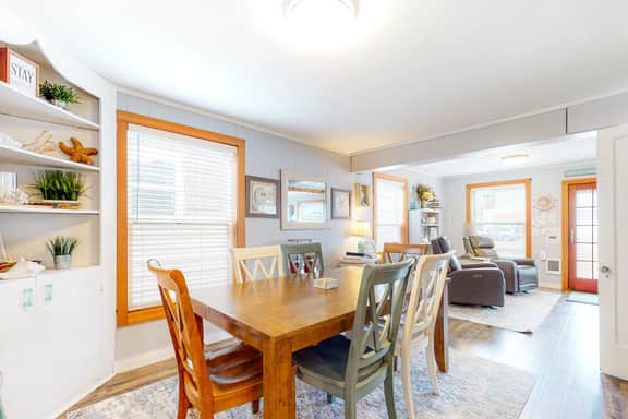 Dog Friendly Cottage with Private Hot Tub Close to Beach and Downtown - Image 5