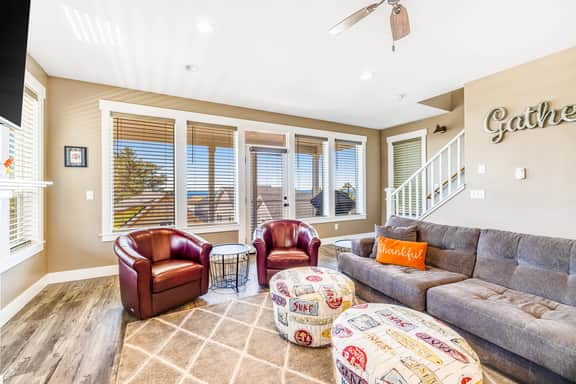Coastal Oasis Near the Beach and Town with Private Hot Tub Fast WiFi and Ocean Views - Image 4