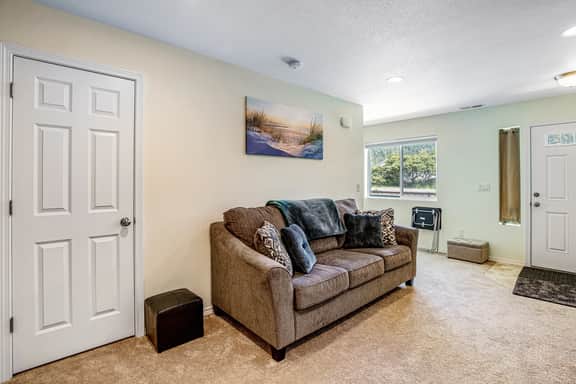 Wonderful duplex with central AC 2 washer dryers 1 minute walk to beach - Image 2