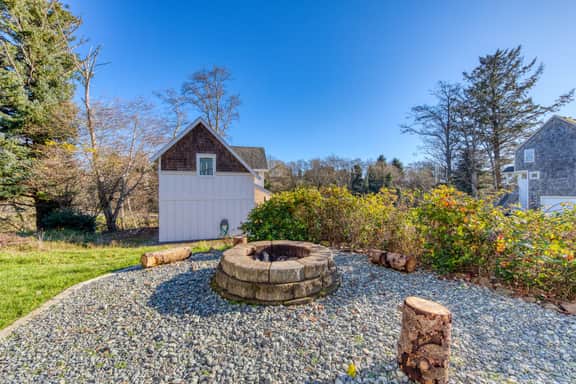 Spacious Homey Dog Friendly House with Fireplace and Beach and Ocean Views - Image 4