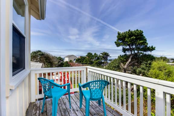 Dog Friendly Home, Ocean Views Walk to the Beach - Image 2
