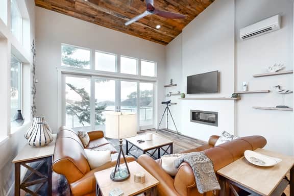 Stunning oceanfront retreat with gourmet kitchen and high speed WiFi dogs welcome - Image 3