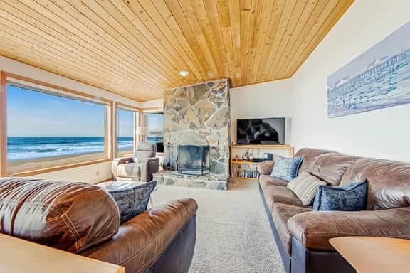 Two story oceanfront retreat with a washer dryer firepit and Ping Pong table - Image 5