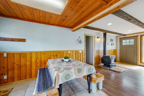 Dog friendly house near the ocean with woodstove yard patio and washer dryer - Image 5