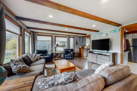 Dog friendly house near the ocean with woodstove yard patio and washer dryer - Image 2