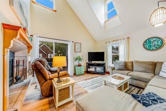 2 story home near the beach with private hot tub deck firetable and washer dryer - Image 4