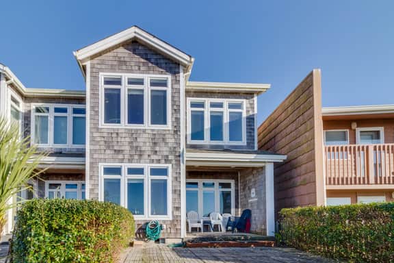 Dog Friendly Waterfront Bungalow Just Steps to the Sand and Waves - Image 3
