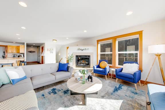 Dog Friendly Coastal Retreat with Ocean Views - Image 4