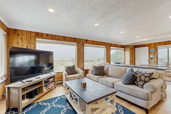 Oceanfront home with great views high speed WiFi and direct beach access - Image 2