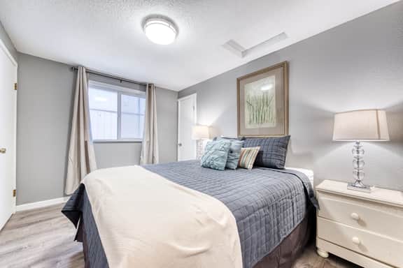 Two Room Combination Close to Downtown and Beach Dogs Welcome - Image 4