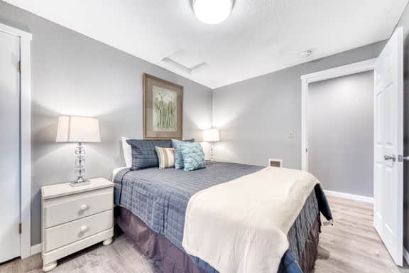 Two Room Combination Close to Downtown and Beach Dogs Welcome - Image 5