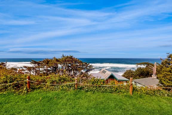 Lower Level Studio with Ocean Views and Easy Beach Access Dog Friendly - Image 3