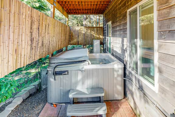 Everything Remodeled Water View Private Hot Tub WiFi Game Room - Image 3