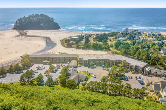 Dog friendly oceanfront condo with beach access and updated interior - Image 2
