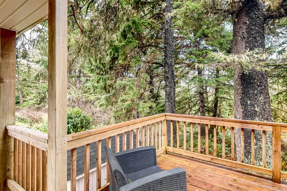 Renovated three story home by the beach with a furnished deck and washer dryer - Image 2