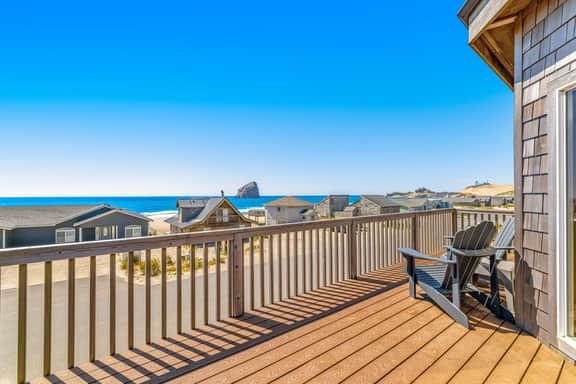 Dog Friendly House with Ocean Views Hot Tub Arcade Machine and Easy Beach Access - Image 5