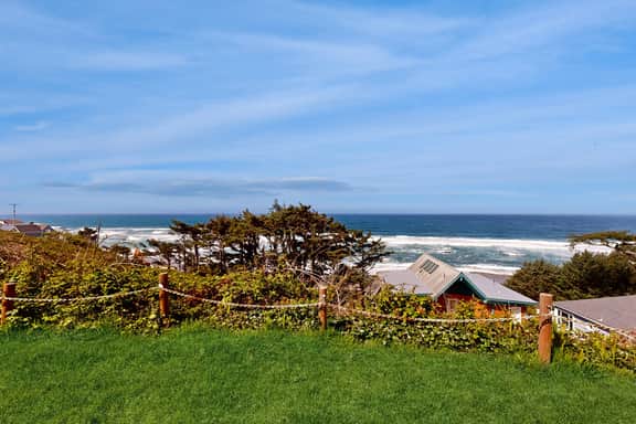 Dog Friendly Condo with Stunning Ocean Views and Easy Beach Access - Image 3