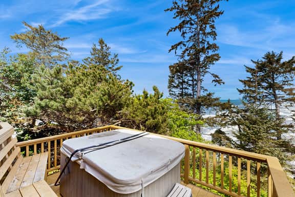 Dog Friendly Home with Private Hot Tub and Views of Proposal Rock and the Ocean - Image 4