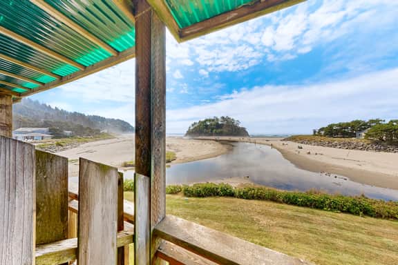 Dog friendly oceanfront condo with beach access and Proposal Rock view - Image 4