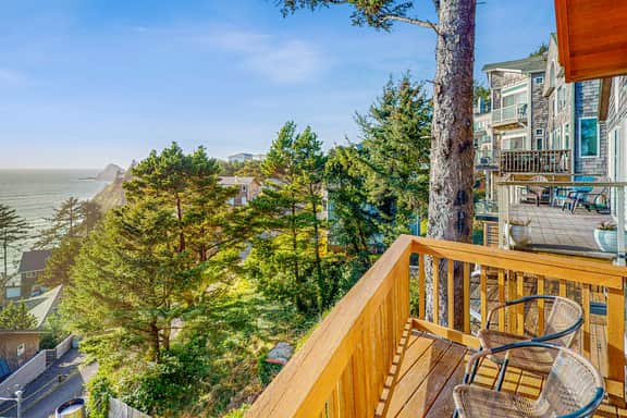 Perfect oceanside getaway with magnificent ocean views and beach nearby - Image 2