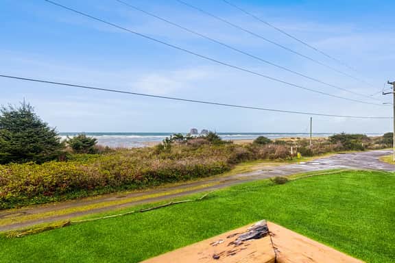 Dog Friendly Oceanfront House with Ocean Views Walk to Beach - Image 4