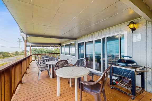 Dog Friendly Oceanfront House with Ocean Views Walk to Beach - Image 3
