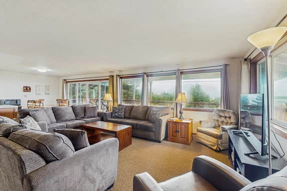 Dog Friendly Oceanfront House with Ocean Views Walk to Beach - Image 2