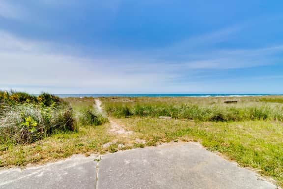 Updated Oceanfront Home with Lovely Pacific Views and Pool Table - Image 3