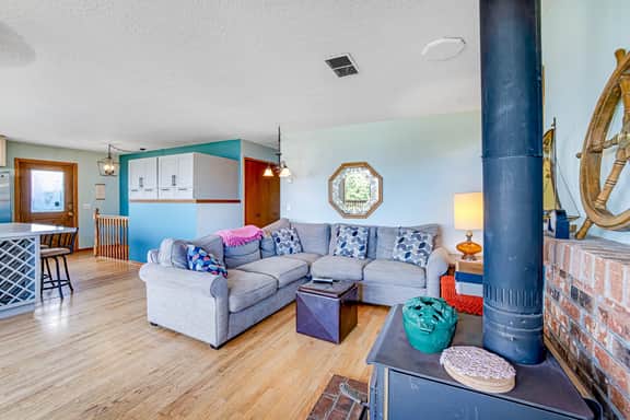 Dog friendly oceanview home one block to beach - Image 3