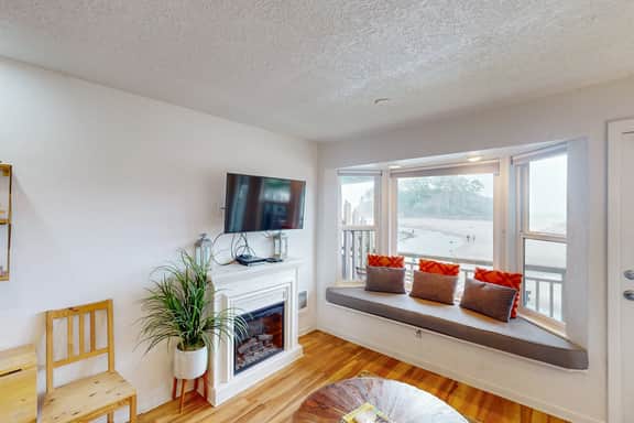 Oceanfront 2nd floor condo with ocean views balcony and seasonal beach access - Image 2