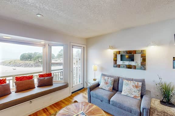 Oceanfront 2nd floor condo with ocean views balcony and seasonal beach access - Image 4