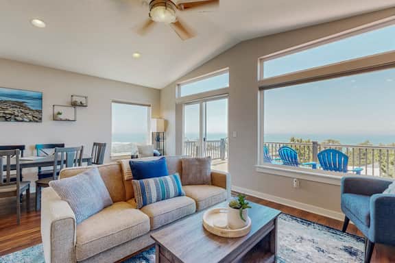 Sweeping ocean view home with fireplace grill and foosball table dog friendly - Image 3